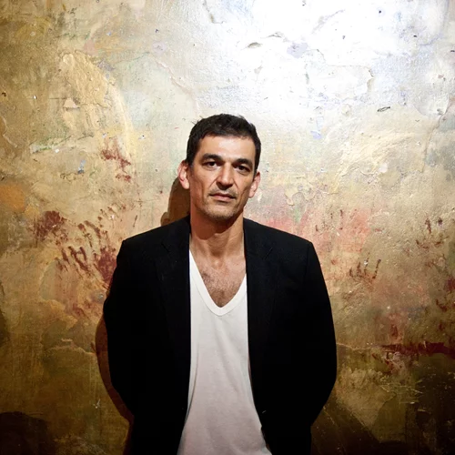 Κωνσταντίνος Σειραδάκης: "Στο θέατρο δεν ξέρεις αν θα φαγωθείς ή θα φας"