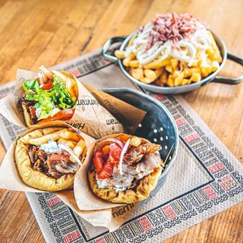 Αφιέρωμα street food: Όταν η γεύση βγαίνει στο δρόμο