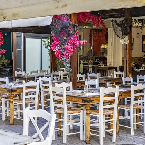 Στο "Ελίν Γεύσεις" στον Υμηττό δοκιμάζουμε προσεγμένους μεζέδες και μαγειρευτά με τη ζεστασιά της γειτονιάς