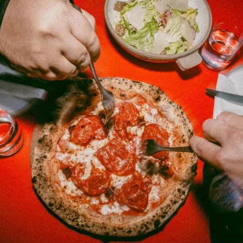 To Pizza Tros είναι ό,τι λέει το όνομά του