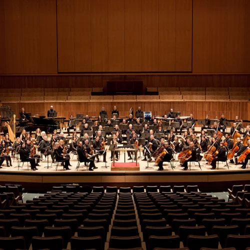 Η ιστορική Philharmonia Orchestra, υπό τον Santtu-Matias Rouvali, ερμηνεύει έργα Rossini και Tchaikovsky