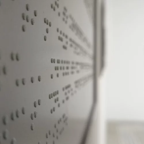 "braille": Πώς βιώνουν την τέχνη τα άτομα με οπτική αναπηρία;