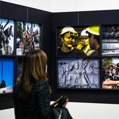 Αυλαία για την έκθεση "Non-Returns" του Σωτήρη Δανέζη