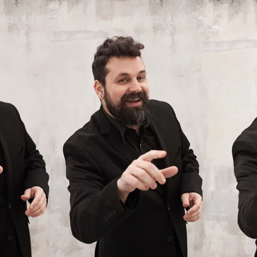 Ο Σπύρος Γραμμένος γιορτάζει τον έρωτα στο Σταυρό του Νότου