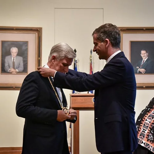 Ο Δήμαρχος Αθηναίων απένειμε το "Χρυσό Μετάλλιο Αξίας της Πόλεως των Αθηνών" στον Βασιλιά των Βέλγων Φίλιππο