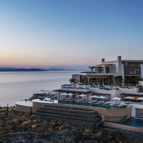 Hotels we Love: Το "One & Only Kea Island" είναι ένα τζεϊμσμποντικό κρυσφήγετο