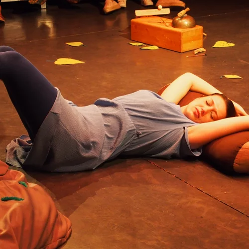 "Κάτι σαν κήπος":  Θέατρο με χορό και ζωντανή μουσική για θεατές από 10 μηνών