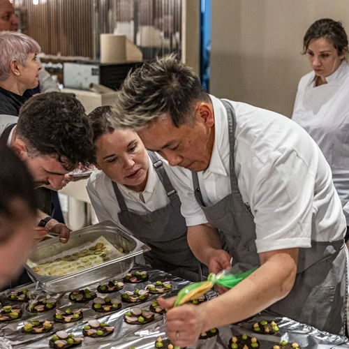 Χρυσοί Σκούφοι 2025: Η γαστρονομία της βραδιάς πιάτο-πιάτο