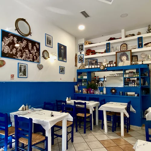 Στάση Μετρό Νίκαια: Ο "Ζαρκαδούλας" ("Καβουράκια") είναι μια ψαροταβέρνα με όνομα και ψευδώνυμο