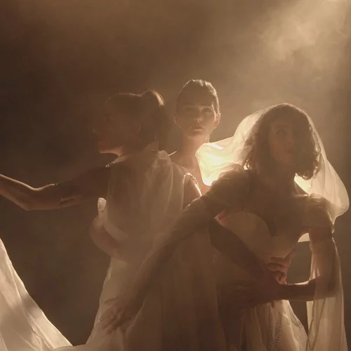 "Ονόριο, τα ανομήματα ενός εγκληματία": Δείτε το νέο τρείλερ και τις φωτογραφίες από την παράσταση