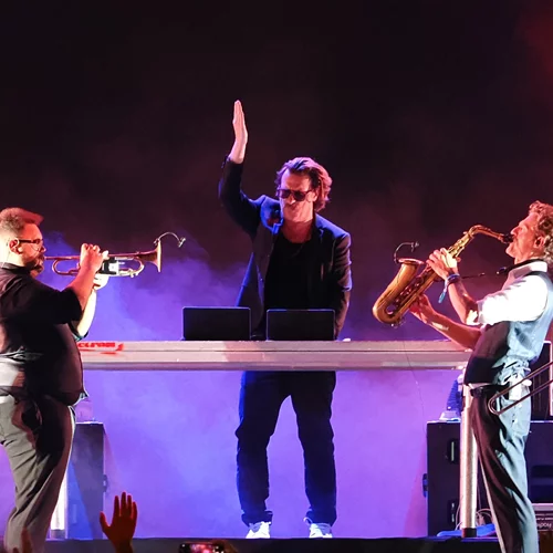 Parov Stelar, Jain, Telenova και El Siciliano έστησαν το απόλυτο dance party στην Πλατεία Νερού