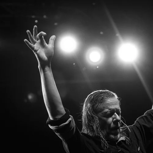 Swans: Μια rock εμπειρία, αλλά και κάτι-σαν-θρησκεία