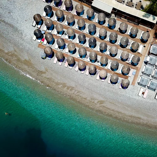 Sikyon Coast Resort: Κατάδυση στην αίγλη του παρελθόντος με φόντο τον Κορινθιακό