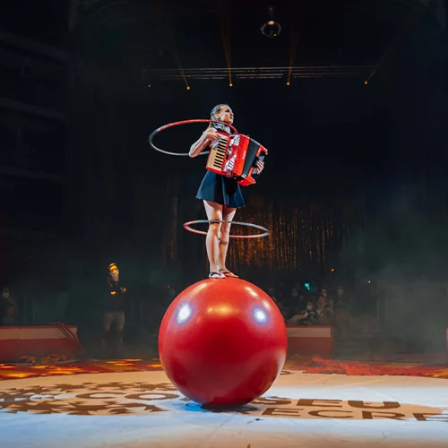 Ένα βαριετέ σύγχρονου τσίρκου στις Ροές