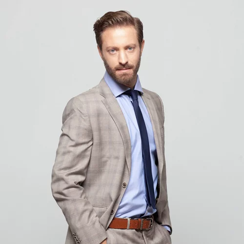 Ο Μιχάλης Συριόπουλος κάνει θέατρο στην τηλεόραση