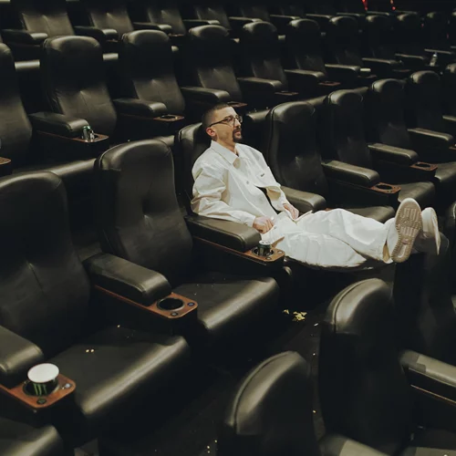 Ο Bloody Hawk επιστρέφει με το "Φθηνά Tricks 3"