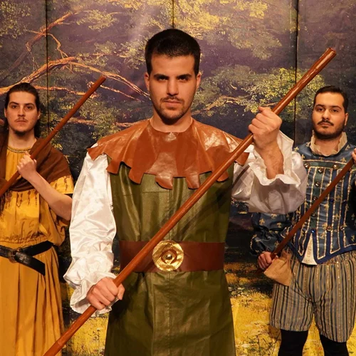 Η κλασική κι αγαπημένη ιστορία του "Ρομπέν των δασών" ξεκινάει στον Πειραιά