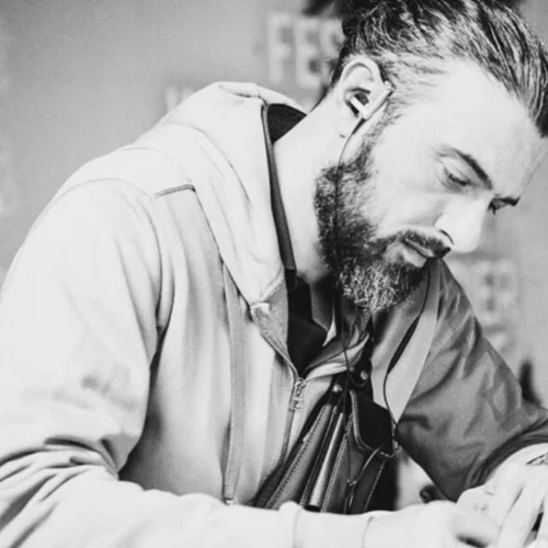 Ο Σωτήρης Τσαφούλιας σκηνοθετεί τον Άρη Λεμπεσόπουλο και τη Ναταλία Τσαλίκη