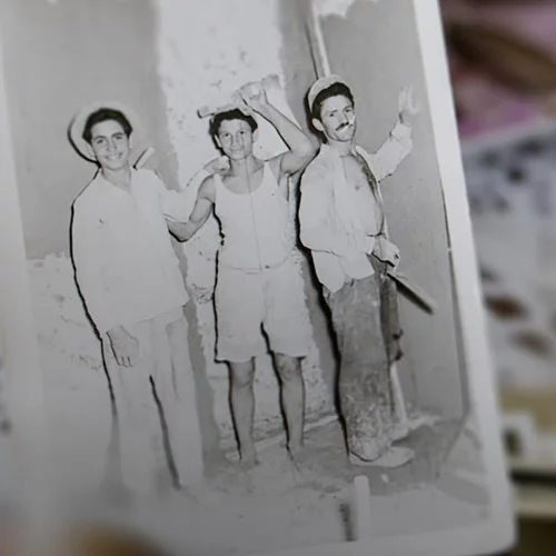 Ένα ντοκιμαντέρ που φωτίζει τους αφανείς ήρωες της πολυκατοικίας στο Onassis Channel