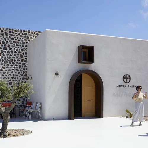 "Mikra Thira": Τρεις οινικές επιλογές για την πασχαλινή μας κάβα