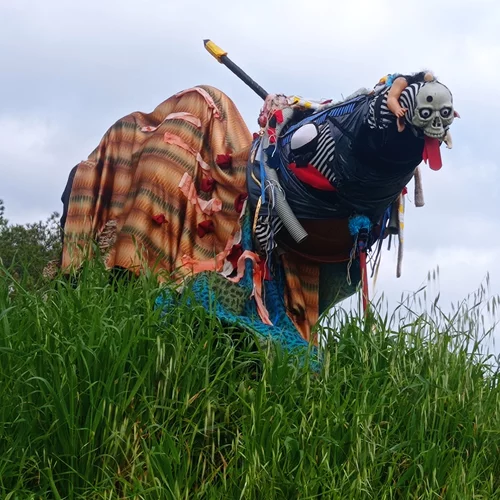 Η Stoa 42 φιλοξενεί τους Sinodi Papu σε ένα αντισυμβατικό λαϊκό θέαμα