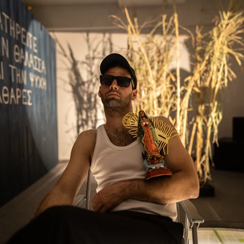 Αφιέρωμα στο θέατρο των Millennials: Ο Γιάννης Παναγόπουλος και η Βίβιαν Στεργίου για τον "Καύσωνα"