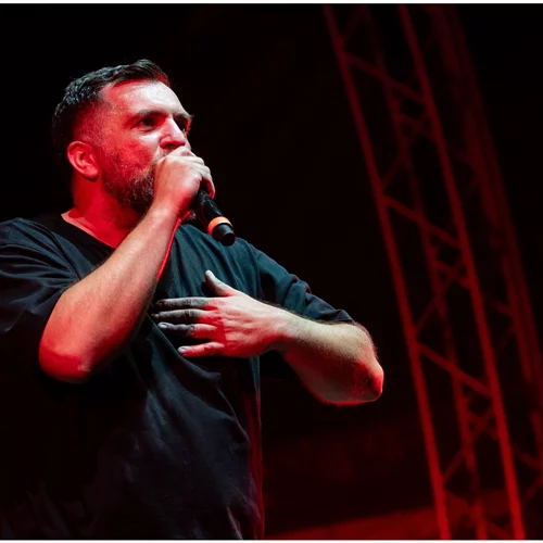 Anser: Ταρακούνησε την Τεχνόπολη με σύνθημά του "Ό,τι Αγαπάς Δεν Έχει Τέλος"