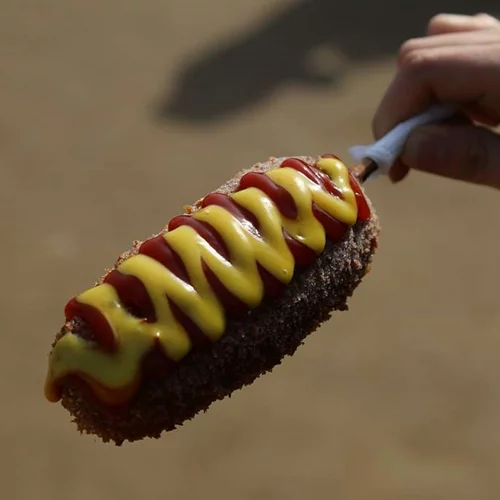 Τι είναι το corn dog και πού το τρώμε στην Αθήνα;