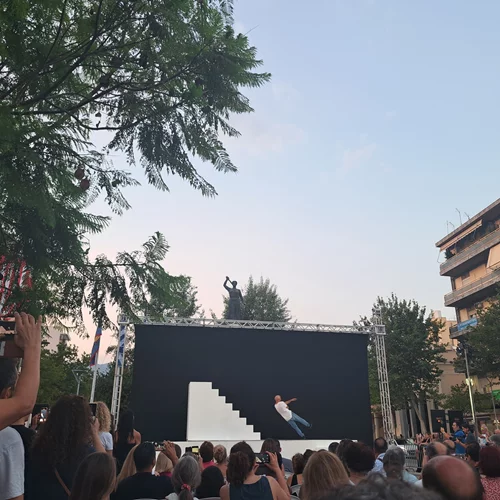 Πώς το Φεστιβάλ Χορού Καλαμάτας έχει καταφέρει να κάνει έναν Γάλλο να αναφωνεί "Η Καλαμάτα είναι πλέον οι διακοπές μας!"