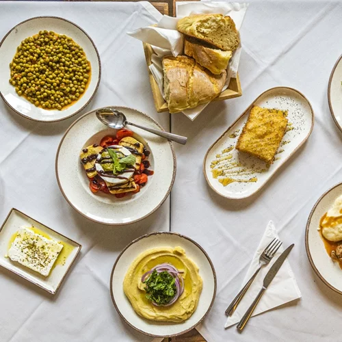 Τα κατσαρολάδικα του Κολωνακίου: πού τρώμε μαγειρευτά στην posh γειτονιά του Κέντρου;