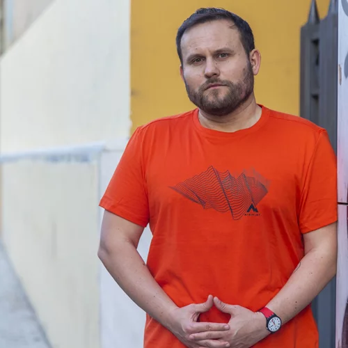 Η Αθήνα των συγγραφέων | Χρήστος Αρμάντο Γκέζος: "Θέλω να είμαι μέρος της πόλης, της ανάσας της"