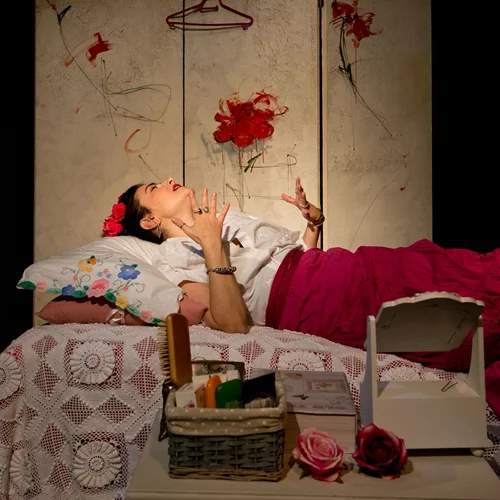 "Εύθραυστον": Ένας μονόλογος προς τη Φρίντα Κάλο στον Πολυχώρο Vault