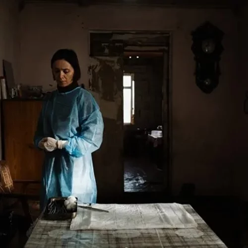 Φεστιβάλ Βενετίας: Το "April" δεν είναι για όλους, αλλά είναι η ταινία της φετινής Μόστρα