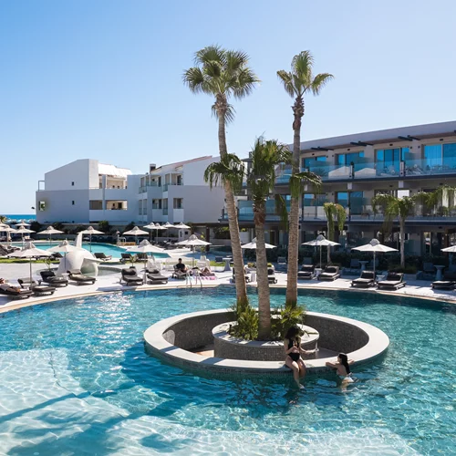 Στο "Nautilux Beach Resort", η πολυτέλεια συναντά τη νησιώτικη αίγλη