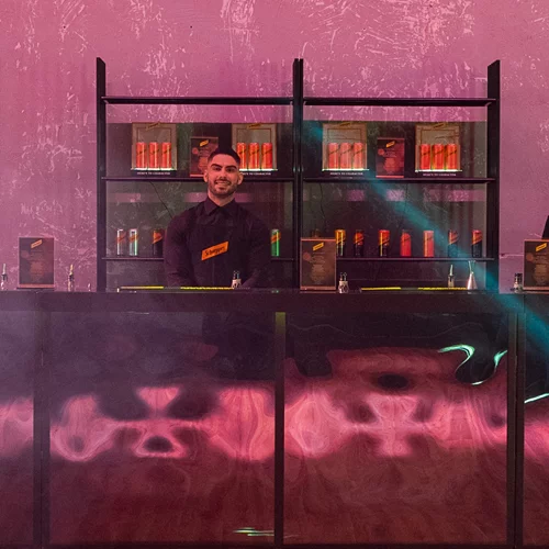 Φύγαμε για τα πιο ανατρεπτικά secret parties από το Schweppes Pink Grapefruit