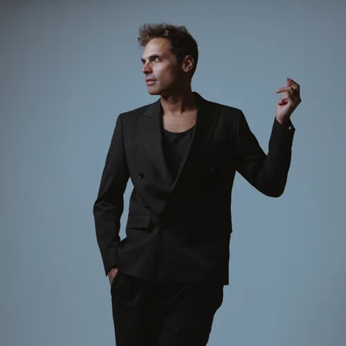 Ο Γιώργος Παπαγεωργίου και οι Polkar σε μια απρόβλεπτη συναυλία στον Σταυρό του Νότου