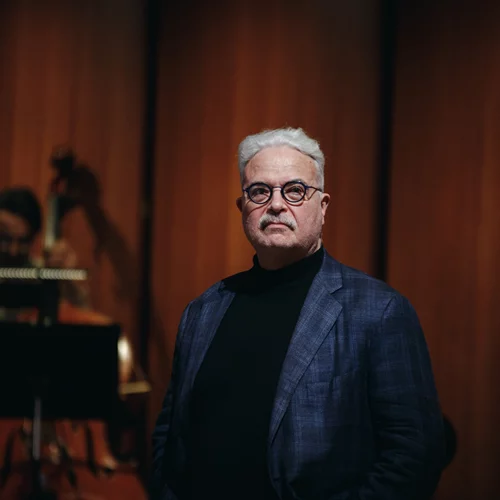 "Νεκρή πόλη": Ο Νηλ Γκόρεν μιλά για απαγορευμένους έρωτες στις Μυκήνες