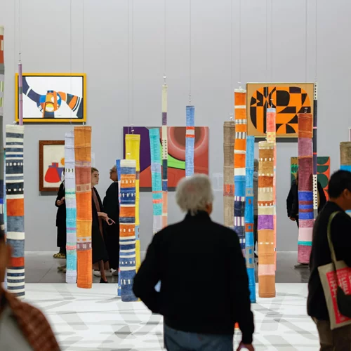 Είδαμε την Κεντρική Έκθεση της 60ης Μπιενάλε Βενετίας 2024 "Ξένοι Παντού" και αναρωτιόμαστε αν τελικά "μπορούν οι υποτελείς να μιλούν"