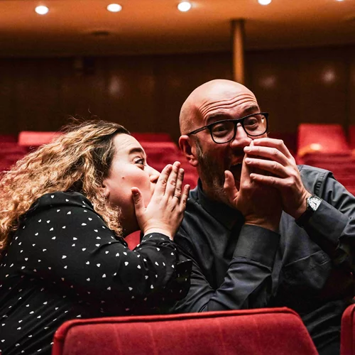 "Stand-up Symphony": Ποιος είπε ότι η stand-up κωμωδία δεν ταιριάζει με τη συμφωνική μουσική;