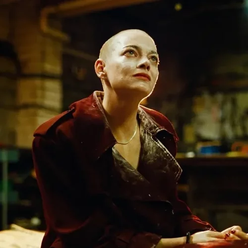 Η τρελή σκηνή της Έμα Στόουν στο ‘Βουγονία’ και η ανάμειξη της Τζένιφερ Άνιστον