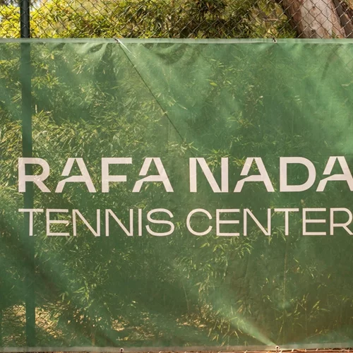 Ο Rafa Nadal επισκέφθηκε το Rafa Nadal Tennis Center στο "Sani Resort"