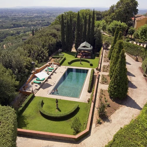 Ιταλία: Άδειες κινδυνεύουν να μείνουν οι πισίνες τουριστικών ακινήτων στην Τοσκάνη