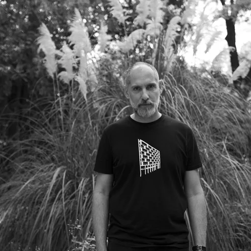 Ο Ορέστης Ντάντος έρχεται με τα "Μοναχοπαίδια" στην Αρχιτεκτονική