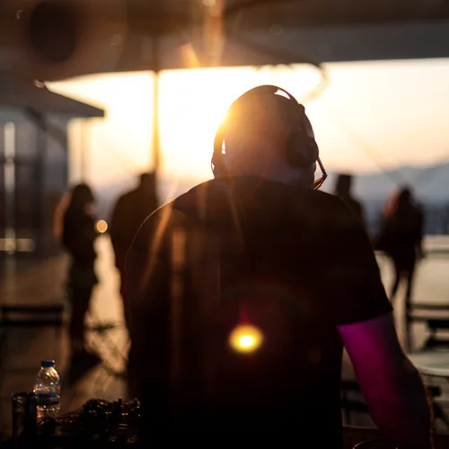 Για απογευματινά ποτά και μουσικές στο ΚΠΙΣΝ