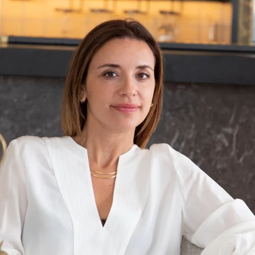 Sellia Georges: "Mia" Ελληνοαμερικάνα στη Σαντορίνη