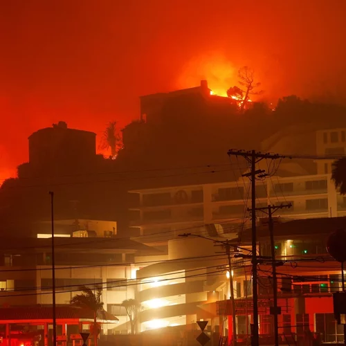 Λος Άντζελες: Αρχιτεκτονικά κοσμήματα υπό απειλή από τη φωτιά στο Pacific Palisades