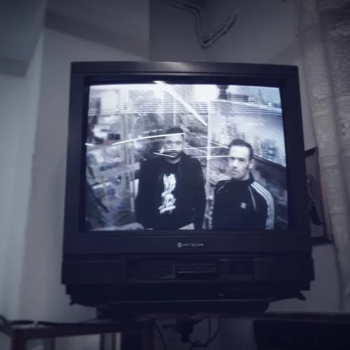 Οι Ginger Creepers Theater Band παρουσιάζουν μία περφόρμανς εμπνευσμένη από την παραλογή "Του Νεκρού Αδερφού"