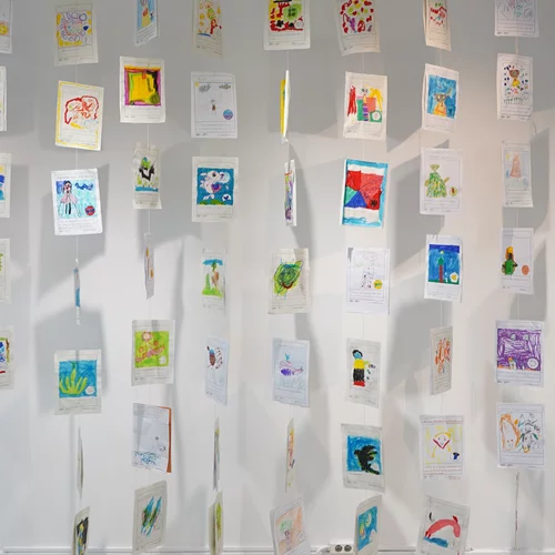 Το Μουσείο Κυκλαδικής Τέχνης μεταμορφώνεται από τις ζωγραφιές των παιδιών