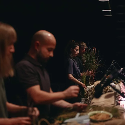 "Cow | Deer": Τελευταίες παραστάσεις για το πρωτοποριακό 'ανέβασμα' του Εθνικού