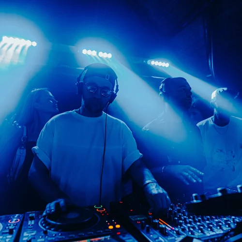 Το melodic techno ντούο των Artbat επιστρέφει στο "Bolivar"